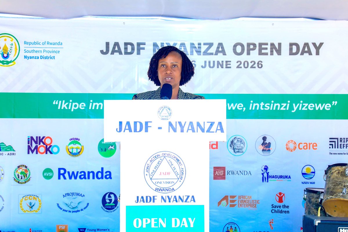 NyanzaDistrict's tweet photo. Mu ijambo rye, Umuyobozi w'Akarere wungirije ushinzwe Imibereho Myiza y'Abaturage, @NadineKayites, yashimiye abafatanyabikorwa bose, ashimangira ko ubufatanye ari inkingi y'iterambere rirambye, abasaba gukomeza gukorera hamwe hagamijwe iterambere n’imibereho y'abatuye Akarere. https://t.co/pMd47BwbF0