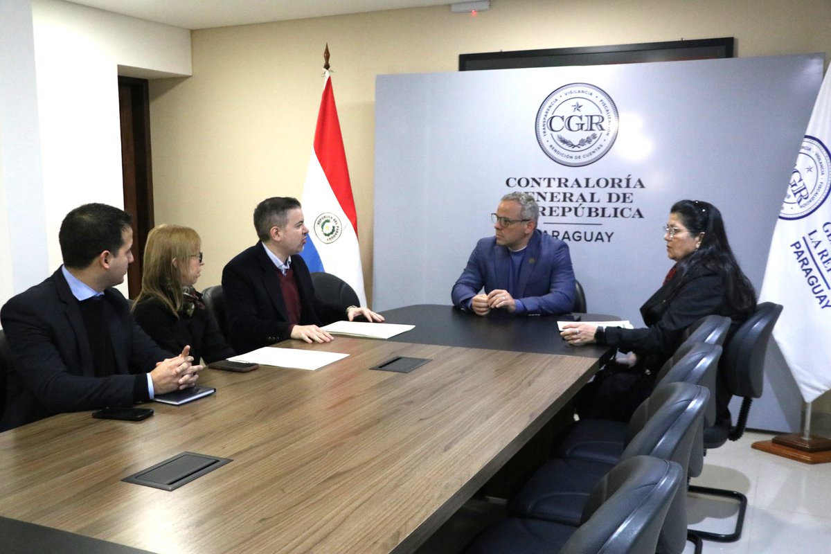 ANEAES_Paraguay's tweet photo. 🤝 Fortaleciendo la transparencia y la calidad institucional

El presidente del Consejo Directivo de la ANEAES, Dr. José Fernando Duarte Penayo, mantuvo una importante reunión de trabajo con el Contralor General de la República, Dr. Camilo Benítez Aldana, y autoridades de la institución, con el objetivo de fortalecer los mecanismos de transparencia, integridad y calidad en los procesos de evaluación y acreditación de la educación superior.