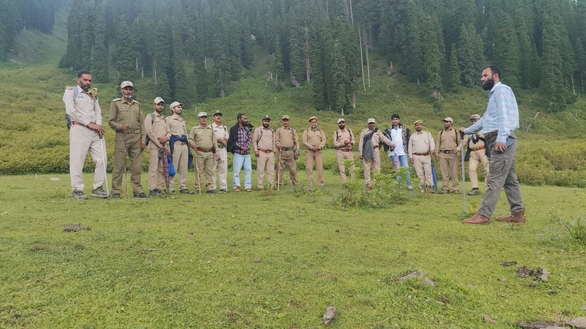 dfoppbudgam's tweet photo. Range Officer Raithan & his staff carried out intensive patrolling in the higher reaches of Palmaidaan and Kachwari Forest Blocks to strengthen forest protection in Raithan Range. #ForestProtection #JKForest
@PCCFandHoFF_JK @irfanifs @diprjk @DC_Budgam @syedwasimJKFS @dicbudgam https://t.co/G0pd2h11Rn