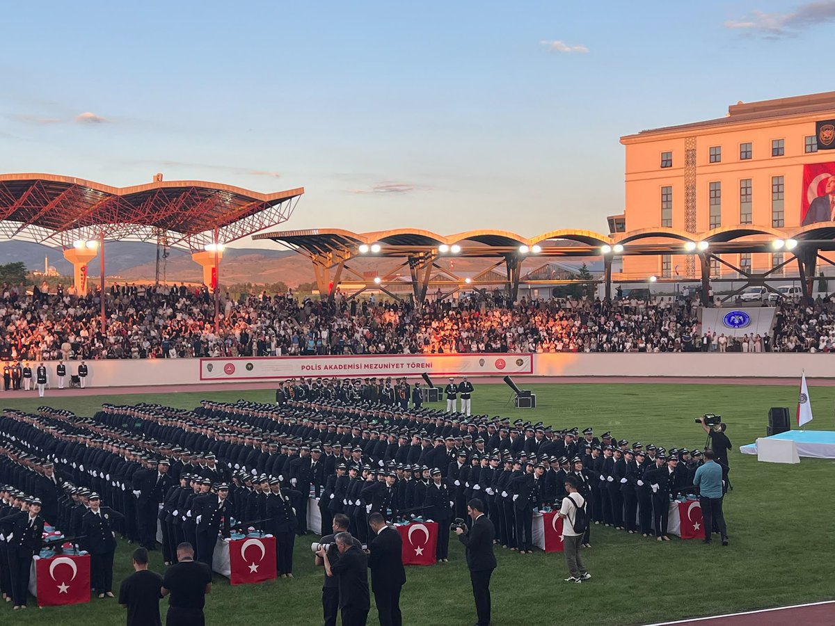 NightStalkerDS's tweet photo. Kılıcınız keskin olsun dostlar. Dilerim adaletle yönetirsiniz. https://t.co/7yLhcmnSVH
