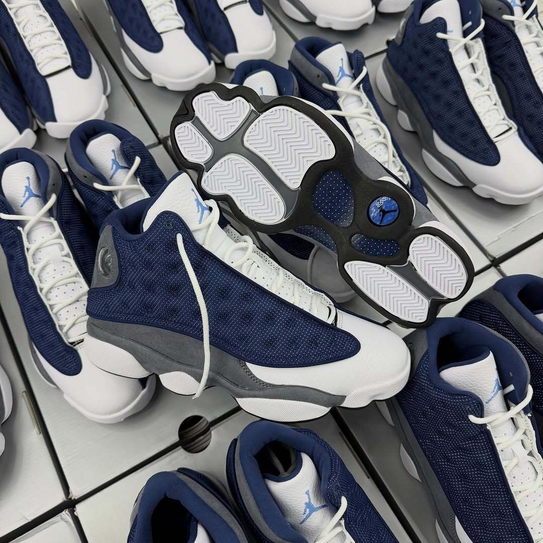 JustFreshKicks's tweet photo. IN HAND LOOK: Air Jordan 13 Retro "Flint" 🪨

🗓️ August 1st
💰 $215 https://t.co/Ub8rzx60hb