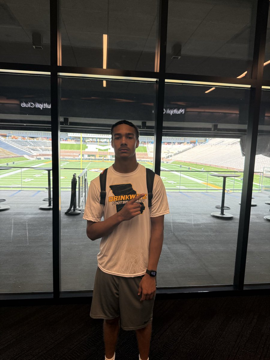 CoachBo2dahouse's tweet photo. Thanks for Graphic Mizzo FB!!!
@MizzouFootball @coachalpogue @CoachYounger14 @CoachDrinkwitz @coachalpogue @MizzouCoachJP @ClintBrown45 
@CoachTwe @MattFrench23 @dropped30 @RingsNthingsCA @coachwilhite @BollenAisaiah https://t.co/aWbCRIRz4O