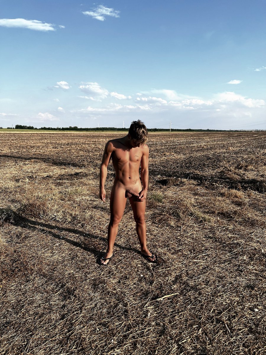 nitramsey's tweet photo. Just smoking my ๐ฌ. Anyone else like outdoor stuff?
RT if you do ๐ฅ๐
#outdoors #public #publicfun #sexybutt #gay https://t.co/W1gb6Np4r3