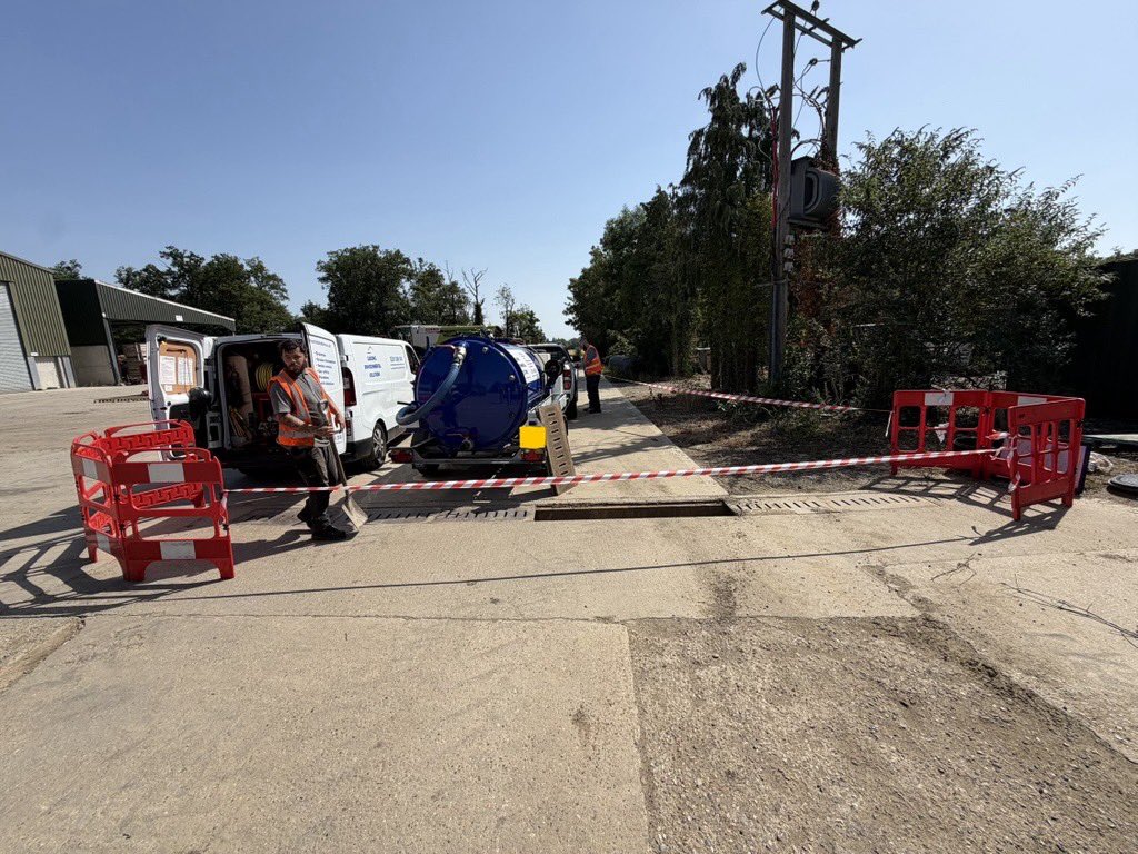 LeadingEnviron1's tweet photo. ☀️ Hot one today! Gully &amp; pit emptying/cleaning completed across site as part of our PPM works. Keeping systems clear and preventing issues before they become problems. 💧
#Drainage #Leading https://t.co/Op6E7h4hJN