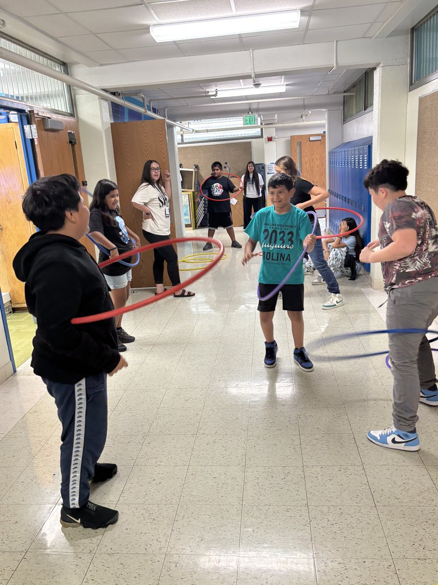 AngelaP43201842's tweet photo. Summer cool has hoops @DisdELO #ExtendedLearning #DISDELO #SummerCool2026 #SnapAndShareThursday https://t.co/Dffh3UU6I8