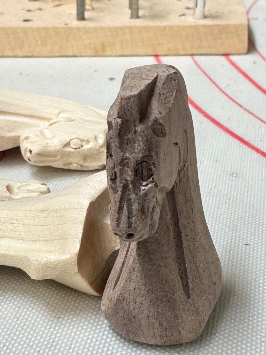 DChessmen64073's tweet photo. And after 2 hours of carving, one wrong move and the eye is gone. Back to start. 🥲 
#chess
 #woodcarving
 #needavacation https://t.co/eLWBG7glal