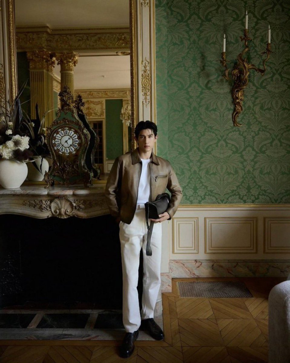 coiduhehe's tweet photo. Không chỉ là thời trang, đó là tuyên ngôn về phong cách. AydenSng x Berluti tại Paris Fashion Week 26. #AydenSngatPFW26 #AydenSngxBERLUTI #ParisFashionWeek https://t.co/gkZd7Q8M2b
