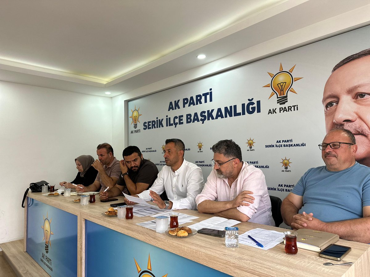 ahmetsoker7's tweet photo. Haftalık Olağan İlçe Yönetim Kurulu Toplantımızı Belediye Başkanımız Dr. Kadir Kumbul (@drkadirkumbul07), İlçe Koordinatörümüz Cafer Doğrukan (@caferdogrukan) ve teşkilatımızın katılımlarıyla gerçekleştirdik.

Toplantımızda teşkilat çalışmalarımızı değerlendirirken, ilçemize yönelik devam eden hizmetleri ve önümüzdeki döneme ilişkin hedeflerimizi istişare ettik.

Birlik ve uyum içerisinde, Serik’imiz için durmadan çalışmaya, üretmeye ve hizmet etmeye devam edeceğiz. 

@alicetin_07 
#HepBirlikteSerik