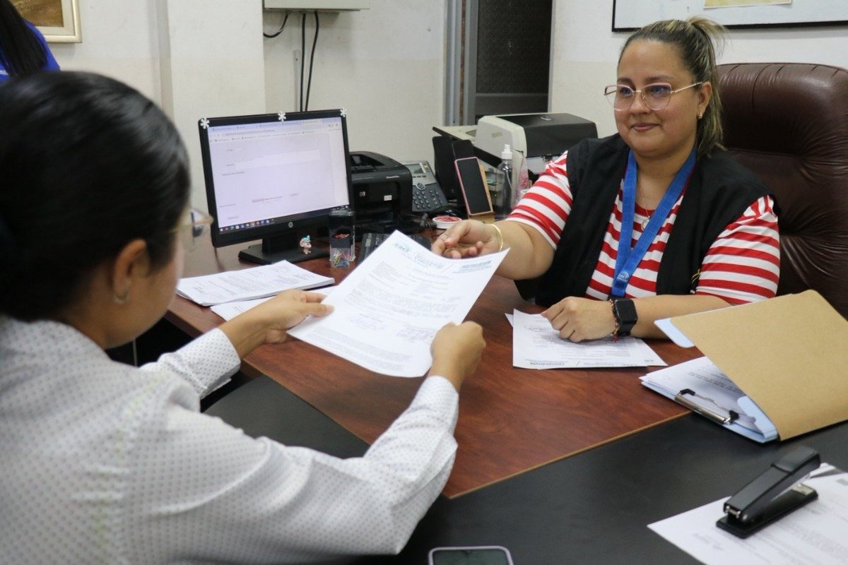 cnegobec's tweet photo. #ElecciónCPCCS2027 📌

🇪🇨📸 De acuerdo con el #CalendarioElectoralEc, hoy, 25 de junio, a las 18h00, culmina la recepción de expedientes físicos de los postulantes a candidatas y candidatos al Consejo de Participación Ciudadana y Control Social. 👥

☝️ ¡Aún estás a tiempo! Descarga la Convocatoria, Instructivo, Formulario y demás documentos habilitantes en: https://t.co/SRqIlvRz5d 💻

👉 Entrega la documentación en la oficina matriz del #CNE en #Quito, 24 Delegaciones Provinciales Electorales y Oficinas Consulares del Ecuador en el exterior (De acuerdo con su huso horario).