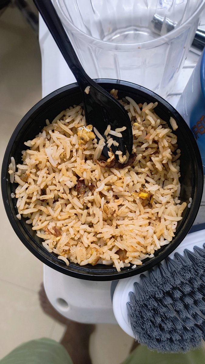 ThePravinB's tweet photo. @SwiggyCares @Swiggy Doesn't customer care means nothing to you what is this order sent to me, and why I only got 33 rs in return when I told you it's stale food. Can you eat it https://t.co/6iKpUjjStO