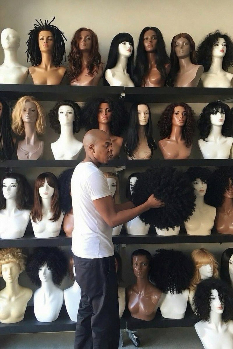 BMUS_Things's tweet photo. It’s crazy how 60 rapper tryna do everything that Nicki Minaj is doing nobody cares for his documentary it’s gonna flop you still have no songs on billboard your marriage is a contract you only started getting awards when you married that robot (Jay Z in the Epstein files) https://t.co/uhI5DriqSS