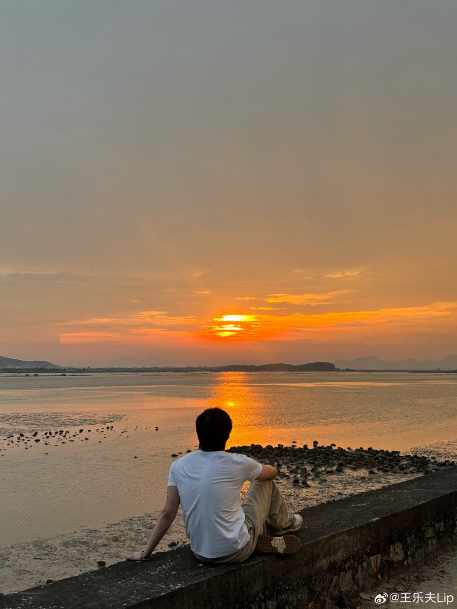 biidju's tweet photo. Just crossed the bay on the morning ferry, fresh sea breeze in my hair and the city skyline glowing up ahead—simple little start to the weekend that hits different. https://t.co/f3knBHRQHN