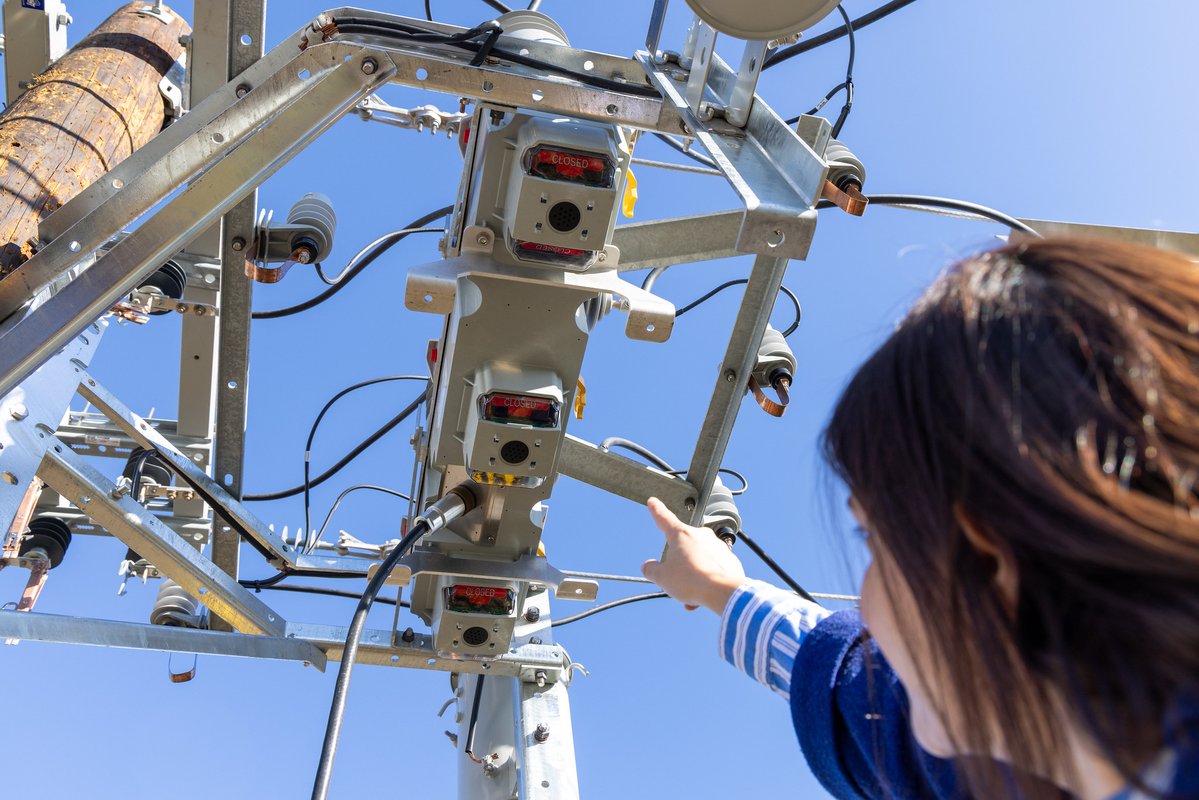 SnoPUD's tweet photo. Projects like SnoSMART allow us to quickly adjust equipment settings during high-risk conditions. Behind the scenes, teams monitor weather and risks to guide our response.

You can help, too! Sign up for wildfire alerts to stay informed and prepared: https://t.co/v0Dkq2bHgh https://t.co/gbmDGv7se0