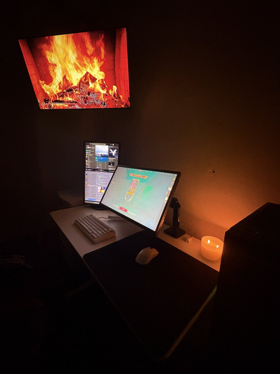 rappafps's tweet photo. Cozy setups> https://t.co/HmQV0grg19
