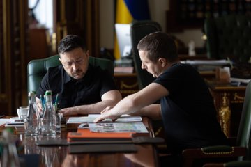 jalle51's tweet photo. The Russian house of cards is shaking to its core. Ukrainian foreign intelligence has just intercepted internal Russian documents revealing absolute panic behind the Kremlin's closed doors... 📉🇷🇺

Crimea is turning into an active logistical nightmare. The occupation administration is now explicitly admitting that they are completely powerless to solve the daily worsening crisis regarding fuel, military logistics, and governance. Ukraine's long-range strategy targeting Russian oil refineries has delivered a devastating blow—and a similar fuel collapse is now bleeding into other Russian regions.

But the real kicker is the internal Russian data measuring the domestic mood. Putin’s illusion of stability has completely shattered:

Record anxiety: Anxiety among ordinary Russians has spiked past 50 percent—higher than during the Ukrainian Kursk operation! 📈

Financial misery: A staggering 66 percent of Russians now judge their personal economic situation as difficult.

Inevitable crash: Over 80 percent of the Russian population believes a large-scale economic crisis is completely unavoidable.

Meanwhile, intelligence reports show dangerous Russian maneuvering in Belarus. Along the Ukrainian border—specifically in the sectors of Kobryn–Kovel, Ivanava–Manevychi, Luninets–Sarny, Rečyca–Korosten, and Homieĺ–Chernihiv—the construction of heavy road infrastructure, ammunition depots, and fuel bases is nearing completion. Internal Russian documents explicitly list these sites as assets for the so-called "SVO" (war).

Belarus has received direct and unambiguous signals from Ukraine. Minsk knows exactly what steps it needs to take toward de-escalation and peace. Building infrastructure for Russian aggression must stop immediately.

The truth hurts, and even the Russian public now realizes that Putin's war policy is a catastrophic failure. Grab the popcorn, the internal economic and logistical meltdown is accelerating! 🍿⛽

Glory to Ukraine! 🇺🇦