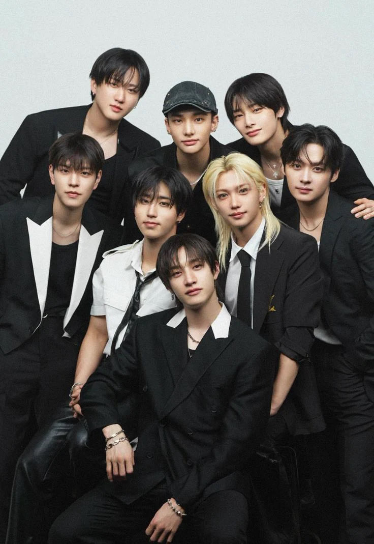 Mar_slump's tweet photo. A los que las kpopers         Los verdaderos
Les dicen nugus:                       Nugus: https://t.co/PSJov2iJZy