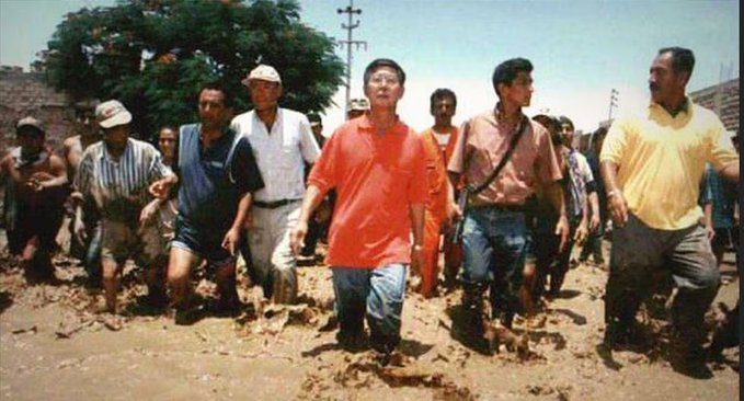 ALECMORRIScr7's tweet photo. TENMOS QUE REINVINDICAR EL NOMBRE DEL "CHINO", MANCHADO POR LOS ZURDOS Y CAVIARES; LA GENTE LO ADORABA, HACÍA COLEGIOS, HOSPITALES, POSTAS, PISTAS, PONÍA ALUMBRADO Y AGUA. EN LOS DESASTRES AHÍ ESTABA ÉL AYUDANDO.  
JAMÁS LO OLVIDARE. EL MEJOR PRESIDENTE DEL PERÚ https://t.co/abbN7Xx82K