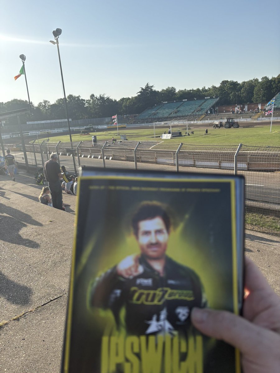 mutimer2011's tweet photo. A beautiful evening to watch @ipswichspeedway get some revenge for Monday night!
Big score incoming from @TomBrennan27 tonight!
#Tru7GroupWitches #LeagueChamlionsTour26 #WVWS https://t.co/hYOjSgE3Nu