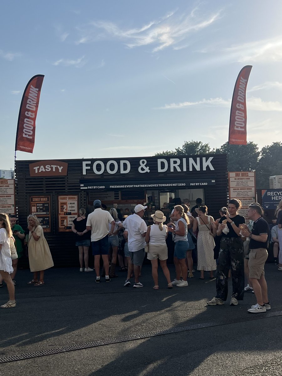 BroadcastMoose's tweet photo. Nothing like exploiting people Burger, Fries &amp; Drink £23m- joke https://t.co/xI5sGka7Ig