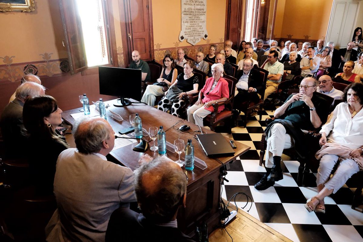 recercauniscat's tweet photo. 📢 Clausura del curs acadèmic 2025-2026 de la @RACABarcelona

📌 La consellera Núria Montserrat participa en l’acte de cloenda a l’Observatori Fabra

🔬 La jornada posa en relleu l’activitat científica de la institució i inclou la inauguració d’un nou plafó geològic divulgatiu https://t.co/F2e7TJhXQm
