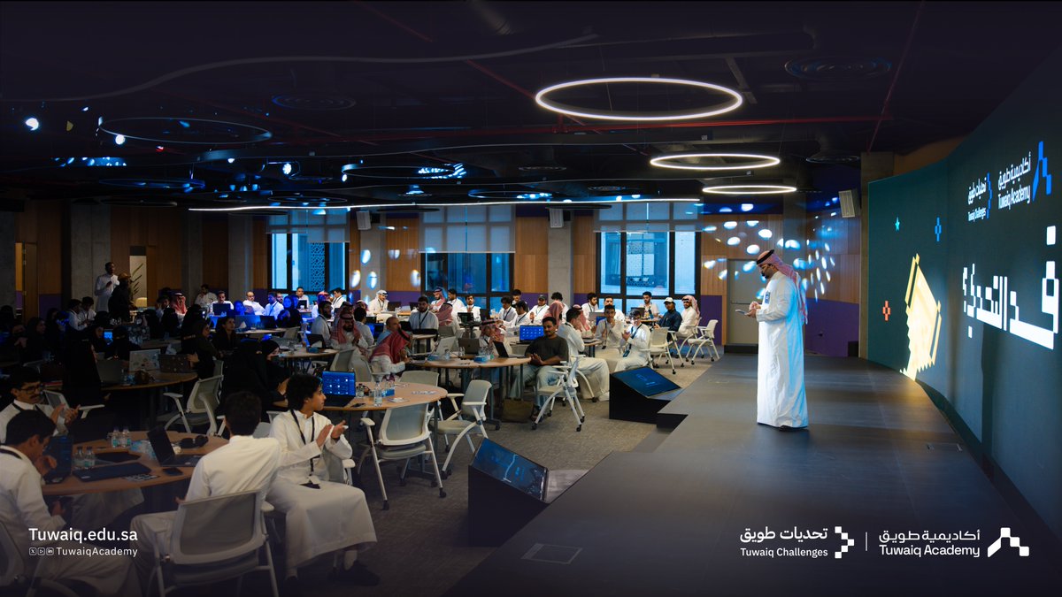 TWQChallenges's tweet photo. الوقت يعدّي.. والمنافسة تشتد!
ومع كل نقطة تُحسم، يقترب المتنافسين خطوة نحو القمة
جانب من أجواء تحدي طويق البرمجي 🔥

#تحديات_طويق https://t.co/R2eUaqivrO