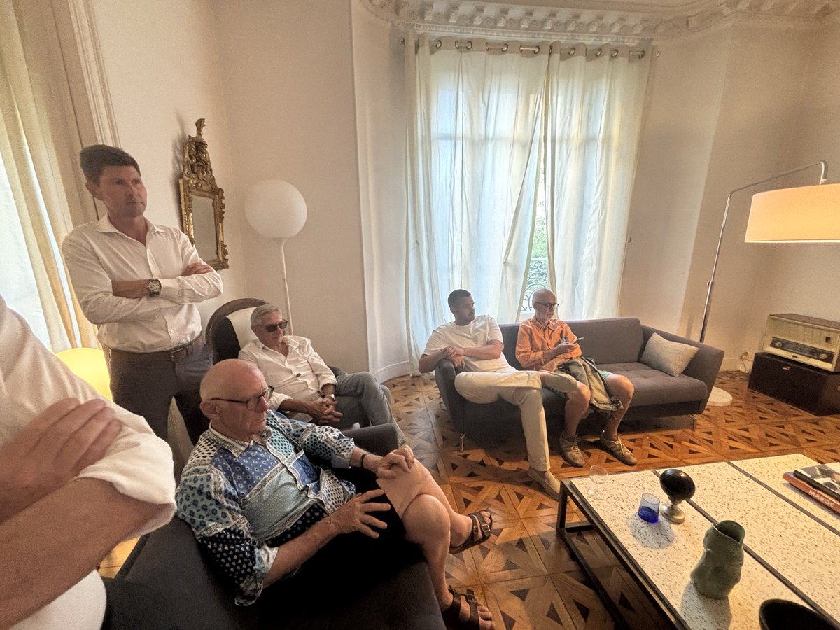 anthony_borre's tweet photo. La plus grande réunion d’appartement de France avec @EPhilippe_LH, c’est parti! Merci à nos militants et à leurs amis d’être mobilisés dans toute la région #aperoavecedouard https://t.co/7dDnFmBbIw