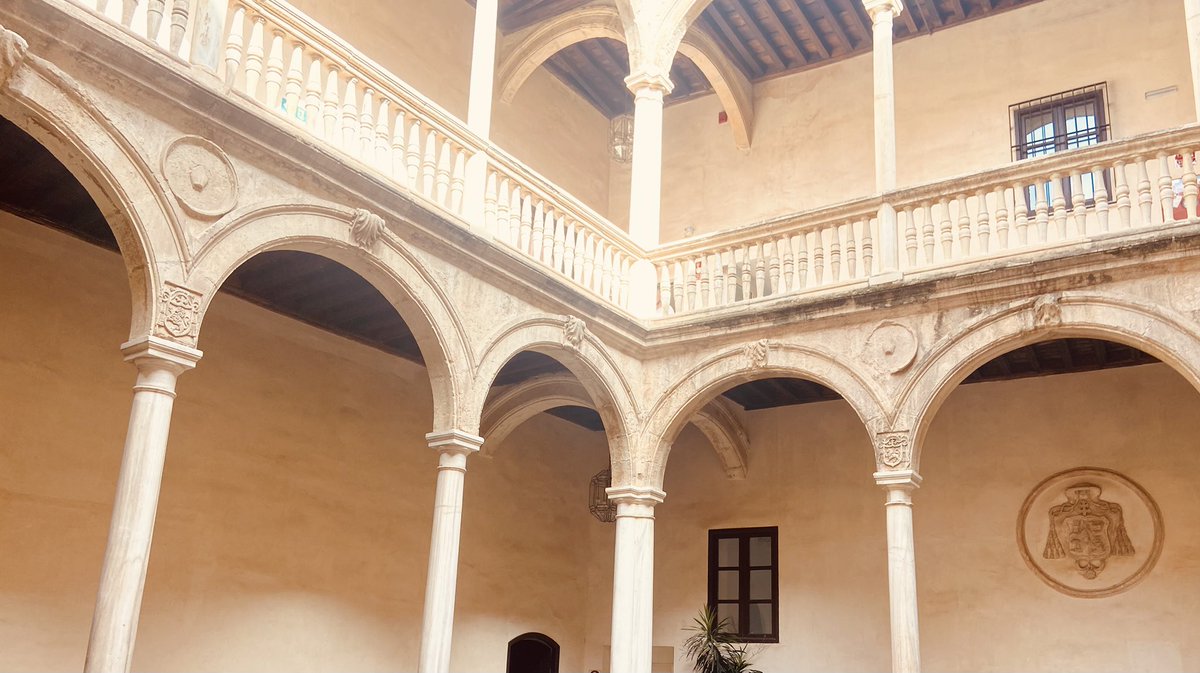GildeGalvez's tweet photo. Bello concierto el de anoche con los cuartetos de Vila de Forns, “Tesoros de la Catedral de Granada” en el bellísimo claustro de la Curia Metropolitana. 

Una velada camerística extraordinaria con piezas muy interesantes, honrado por la invitación, seguimos…

@GildeGalvez https://t.co/svL2uv2PUn