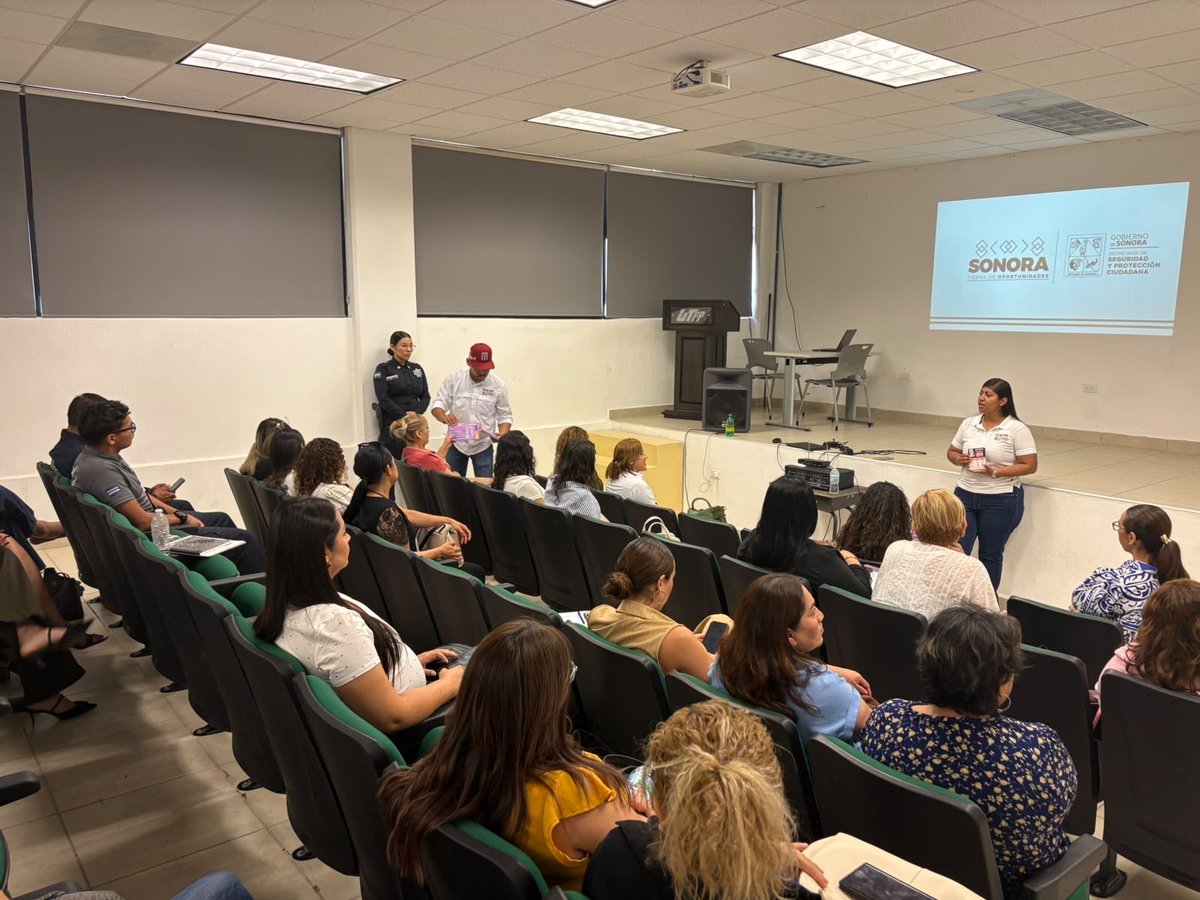 ritaburgos10's tweet photo. El Centro de Prevención del Delito en coordinación con Ayuntamiento de Puerto Peñasco, inició #JornadaPermanentePorLaPaz, capacitando a replicadoras y replicadores que fortalecerán el trabajo preventivo en sus comunidades. Unidos seguimos construyendo La Paz
@AlfonsoDurazo https://t.co/w66U1G9jyP