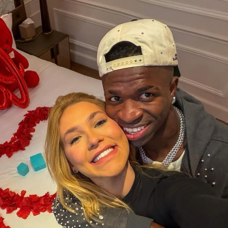 poptime's tweet photo. Após afirmar que não negociaria o inegociável, Virginia reatou o namoro com Vini Jr., aponta jornalista Fábia Oliveira. https://t.co/j5HmrqrgWv