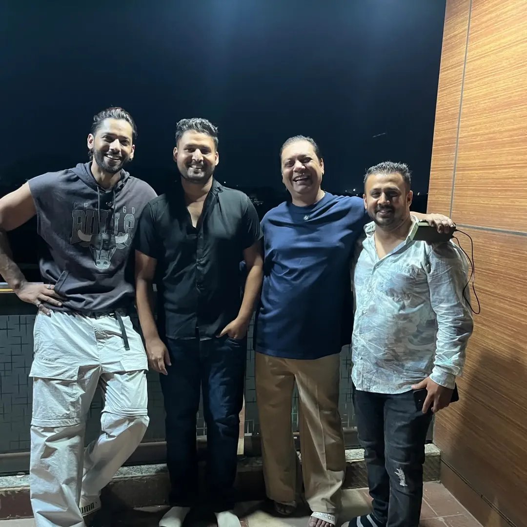 NibiiXBaseer's tweet photo. Zeishan Sir And Bob Reunited Finally!!❤️
Also Something Crazy Gonna Come Soon So Stay Tune &amp; Be Ready For This TeamBaseer👀.
.
.
#TeamBaseer #BaseerAli #BaseerBob https://t.co/tVohwc8KgU