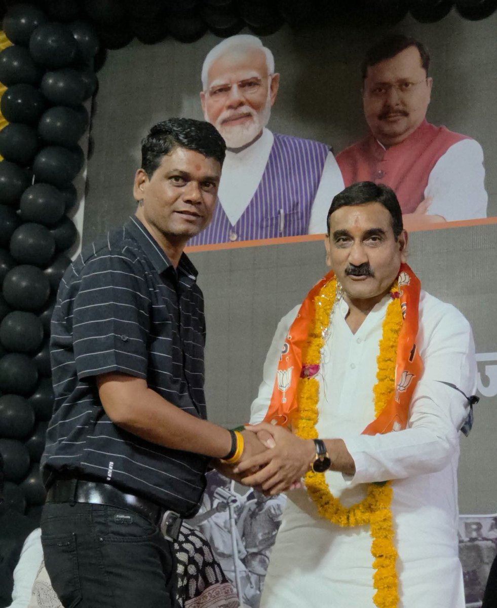 RajeshDhakadngd's tweet photo. आपातकाल के 51 वर्ष: लोकतंत्र सेनानियों को नमन 🇮🇳

आज उज्जैन में आपातकाल के 51 वर्ष पूर्ण होने पर आयोजित कार्यक्रम में मुख्य वक्ता के रूप में वित्त आयोग अध्यक्ष आदरणीय श्री जय भान सिंह पवैया जी ने संबोधित किया।

कार्यक्रम में सहभागिता कर लोकतंत्र सेनानियों एवं https://t.co/52MyOv5ILl