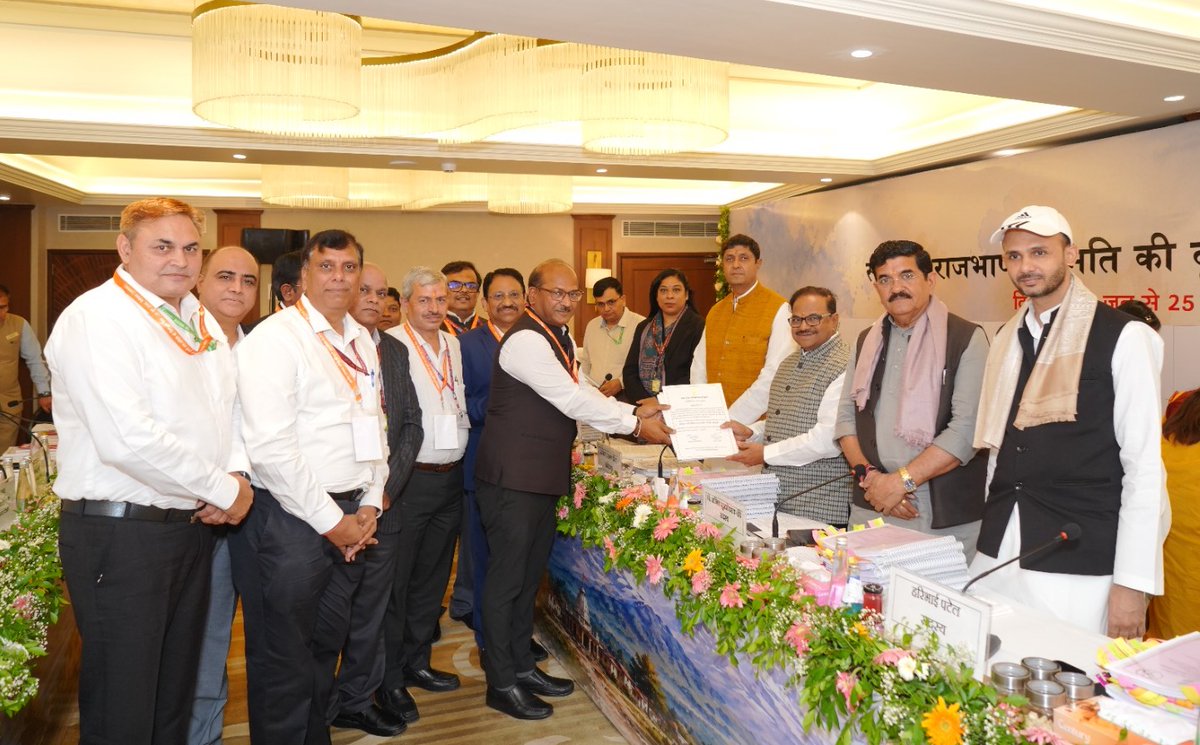 nhpcltd's tweet photo. संसदीय राजभाषा समिति की दूसरी उपसमिति द्वारा दिनांक 25.06.2026 को उत्तराखंड में स्थित एनएचपीसी के धौलीगंगा पावर स्टेशन तथा टनकपुर पावर स्टेशन का नैनीताल, उत्तराखंड में रा��भाषायी निरीक्षण किया गया। धौलीगंगा पावर स्टेशन प्रमुख, श्री एम. कन्नन तथा टनकपुर पावर स्टेशन प्रमुख, श्री ऋषि रंजन आर्य ने माननीय संसदीय राजभाषा समिति के सदस्यों एवं समिति के अधिकारियों का स्वागत किया। बैठक के दौरान एनएचपीसी निगम मुख्यालय से श्री एन.के. जैन, कार्यपालक निदेशक (मानव संसाधन) तथा क्षेत्रीय कार्यालय चंडीगढ़ से श्री आदित्य गौतम, कार्यपालक निदेशक भी उपस्थित थे। समिति द्वारा दोनों पावर स्टेशनों में राजभाषा हिंदी के प्रभावी कार्यान्वयन एवं राजभाषा नीति के अनुपालन हेतु किए जा रहे प्रयासों की समीक्षा की गई। #NHPC #Rajbhasha @MinOfPower @officeofmlk @mlkhattar @PIB_India