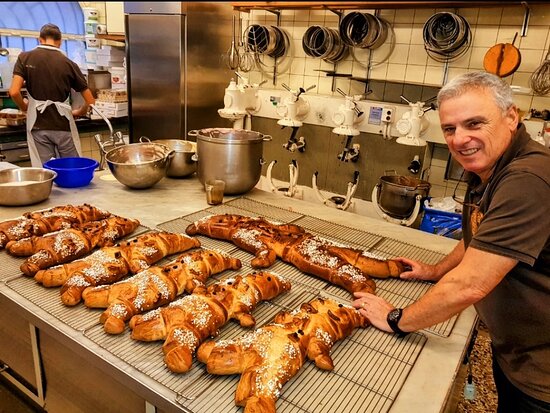 EmmaPeel_Knight's tweet photo. RIP Stephan Schiesser
69 Jahre jung
Basler Confiseur und Ex-Grossrat; er führte die Traditionsbäckerei #Schiesser mit Wurzeln aus dem 19. Jahrhundert
https://t.co/VpoHY50yxh https://t.co/qnhHPnpcIO