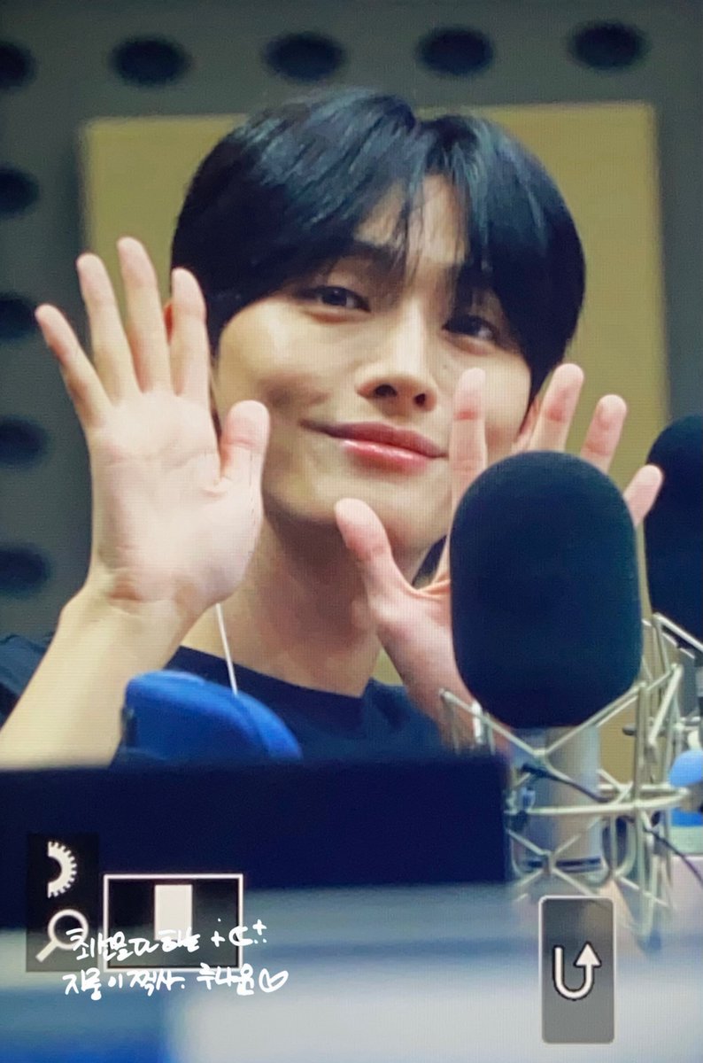 lunayoon_38's tweet photo. [👦🏻]  260625

볼륨까지 야무지게📻

#윤지성 #YoonJisung https://t.co/wXr4RLPECM