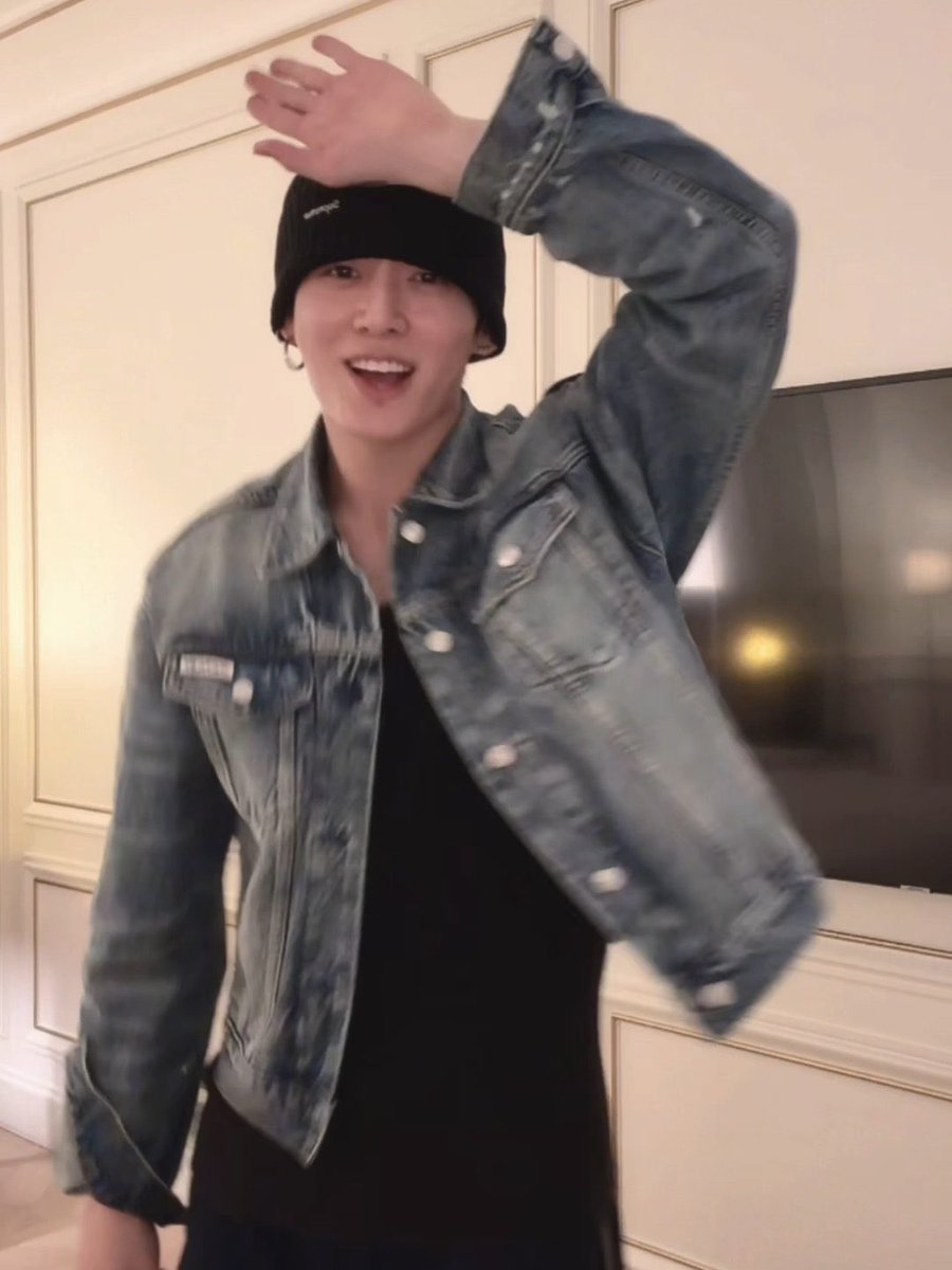 swifpjm's tweet photo. essa nova fase deles gritando que estão casados https://t.co/fb9AqIoLGq