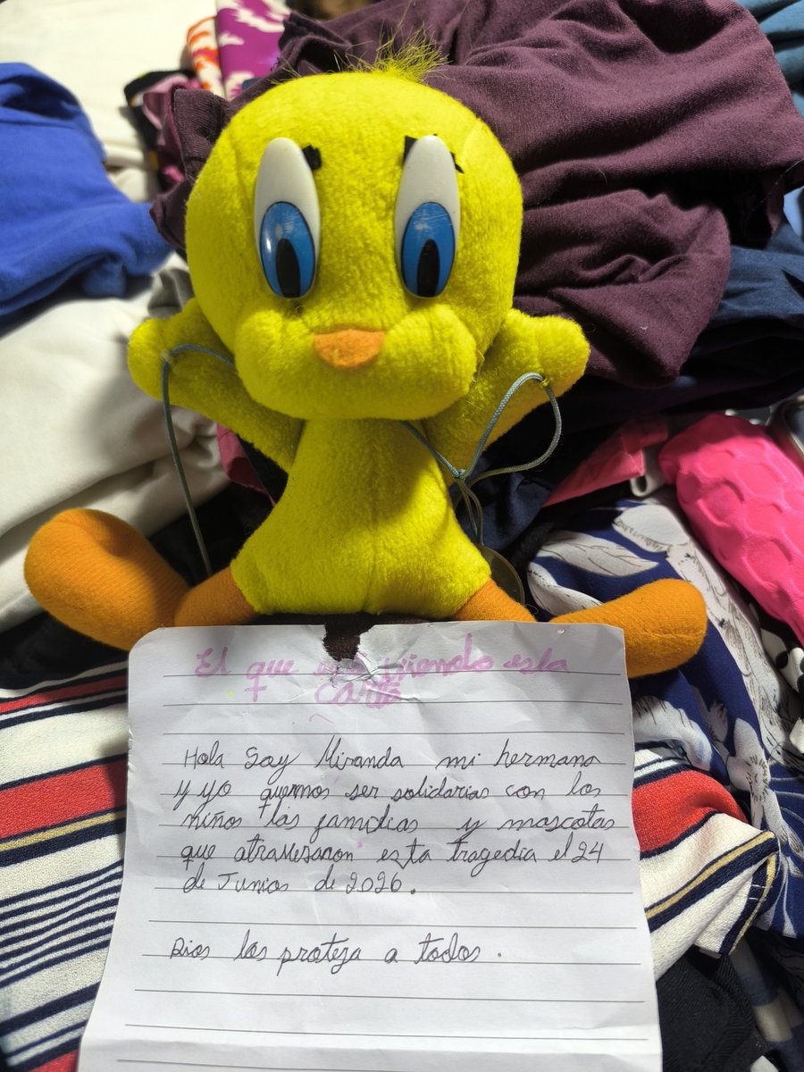 carlaAFN's tweet photo. Desde Maracaibo recolectando para ayudar a nuestros hermanos en Caracas, la Guaira, falcón. Pedimos A Dios que nos ayude y les de la fuerza a todos los rescatistas y voluntarios para que logren salvar a tantas personas sea posible 🙏❤️🇻🇪 https://t.co/UcMB0HSxQF