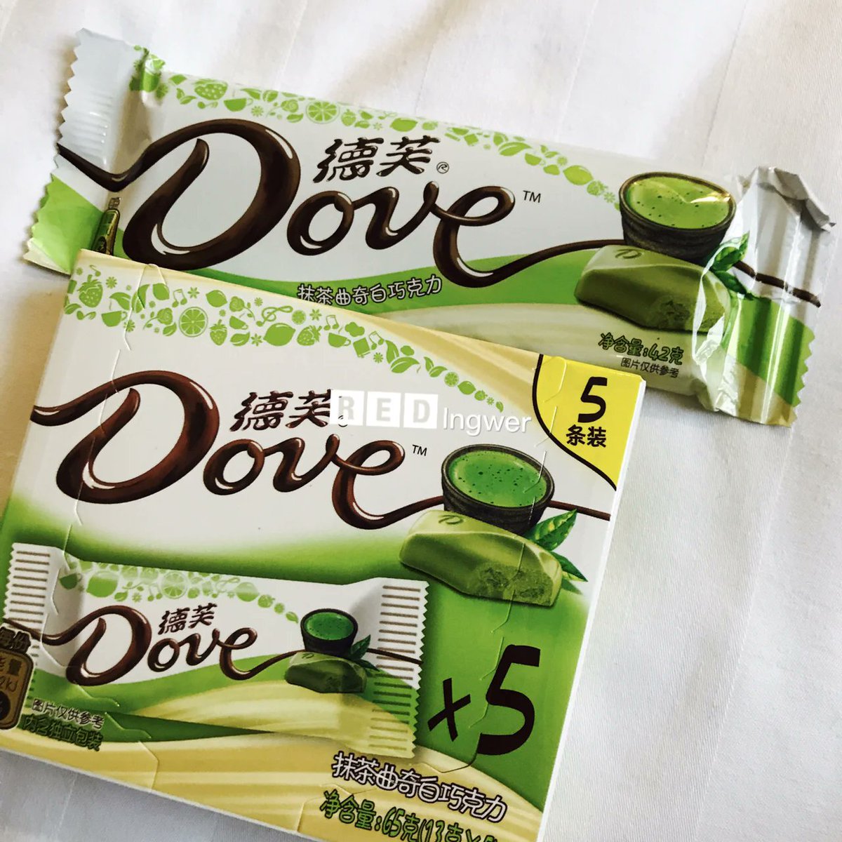 venerabu's tweet photo. Just grabbed a bag of matcha white chocolate cookies  Sharing the cozy, sweet vibe with you all—who’s grabbing one https://t.co/CzuaZdN1oJ