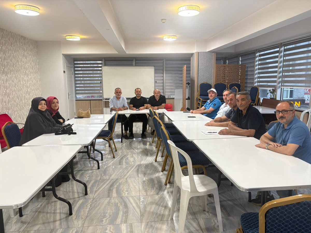 AKMENDERES2's tweet photo. Menderes Mahallesi olarak haftalık toplantımızı Mahalle başkanımız @onurtunoglu ilçe yönetim kurulu üyemiz @salimmistac37 ve meclis üyemiz @haksoy3402 önderliğinde gercekleştirdik.
Toplantımız hayırlara vesile olsun.
@abdullahozdemir @EmrullahErkus   #HerMahallesiyleEsenler https://t.co/qi57m2sV0K