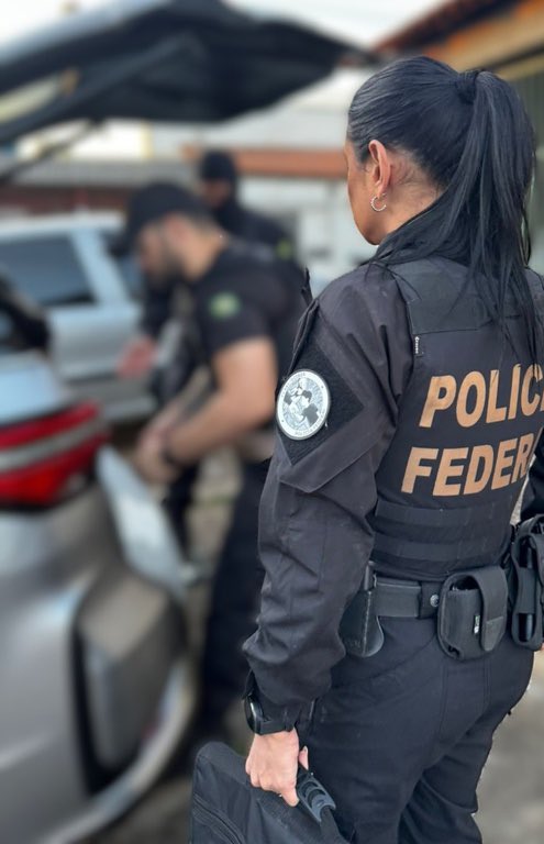 policiafederal's tweet photo. 🚨 #OPERAÇÃOPF | Perfis falsos usados para aliciar crianças e adolescentes em aplicativos de mensagens são alvo da Operação Desmascarados. PF cumpre 24 mandados de busca e apreensão em 10 estados e no DF para combater crimes de abuso sexual infantojuvenil praticados pela internet. ➡️ Saiba mais: https://t.co/NfS1b1GUGY