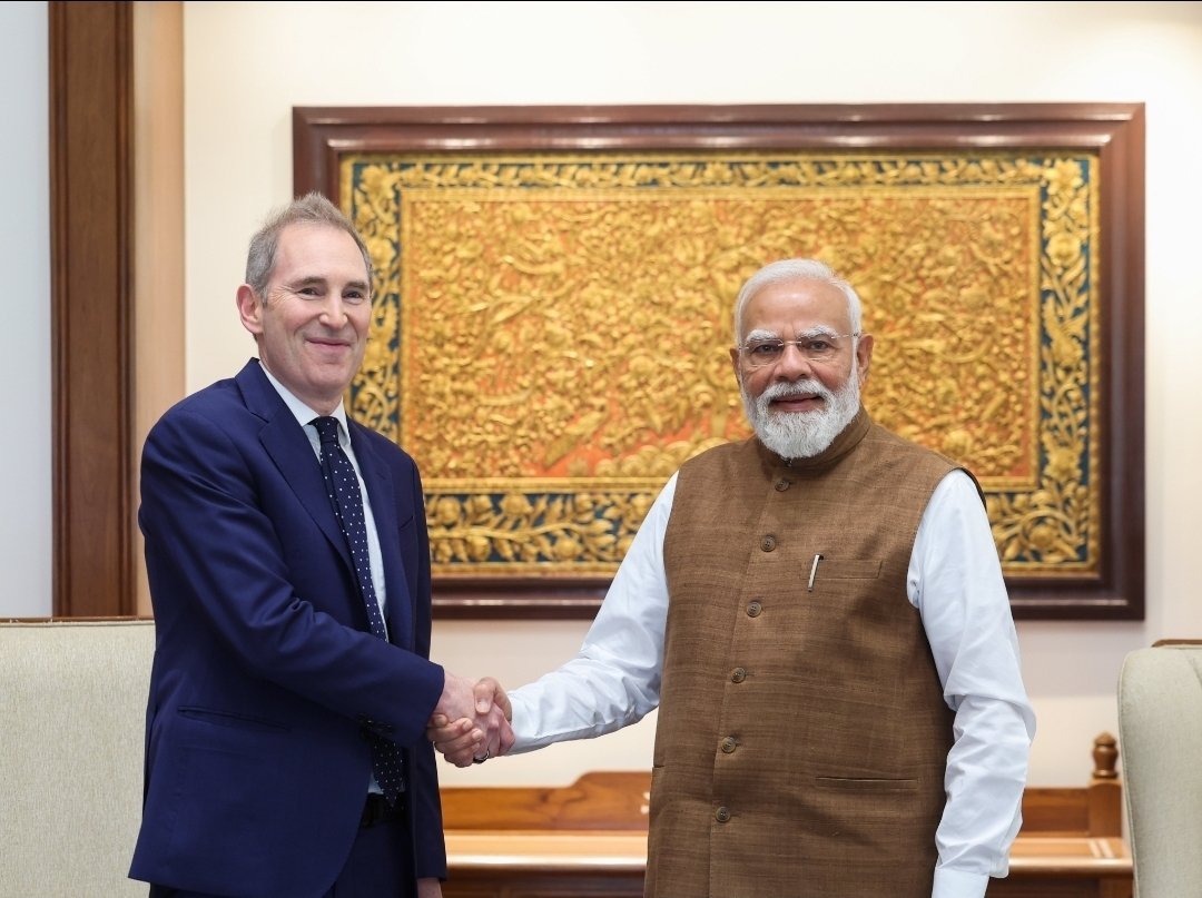 Sanju_Verma_'s tweet photo. Amazon CEO Andy Jassy announced huge $48bn investment in India over next 5yrs..$21bn+in AI/cloud infra
#Amazon says,by 2030 it will support 3.8 million jobs,enable $80bn in e-commerce exports&bring benefits of AI to 15mln small businesses/4mln Govt school students
#Modinomics👏 https://t.co/4eOljo2nQB