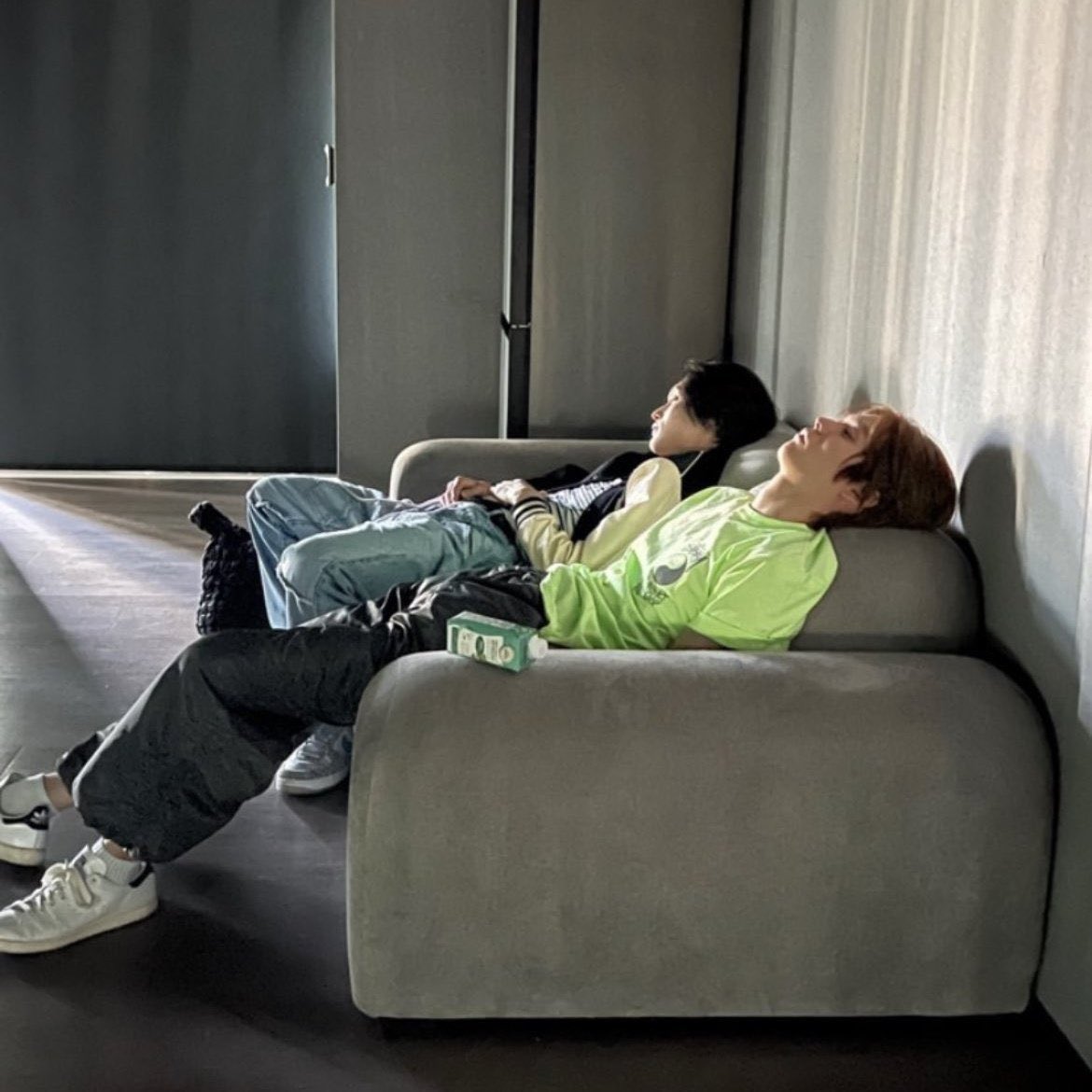 JENSEOKBIN's tweet photo. somethings never changed 🐈🐈‍⬛ https://t.co/gRWYIvQmsM