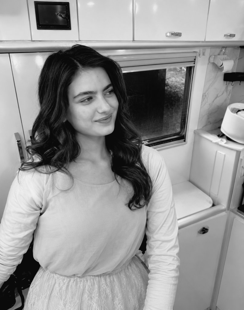 fferideatess's tweet photo. öylesine güzel, öylesine güçlü öylesine benim olan o benim dünyammm 🧚‍♀️ 

@ava_yaman8080 #AvaYaman #TaşacakBuDeniz #AleynaKoçari https://t.co/X1M3ESajtJ