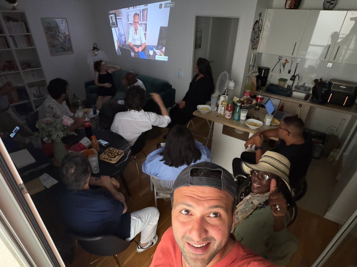 belaidsamir18's tweet photo. L’équipe @HorizonsParis18 et sympathisants, présents pour l’#aperoavecedouard ! #paris18 @pybournazel https://t.co/ivXn9PXiuI