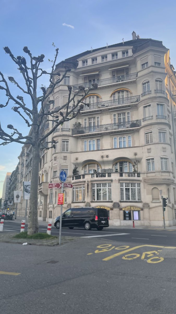 wiwidddd's tweet photo. @sourvive Akuu tambahin kak. Lokasi sesuai urutan foto : Norwich (UK),  Iseltwald &amp; Grindelwald (Swiss), Geneva https://t.co/4xOStPxM8Y