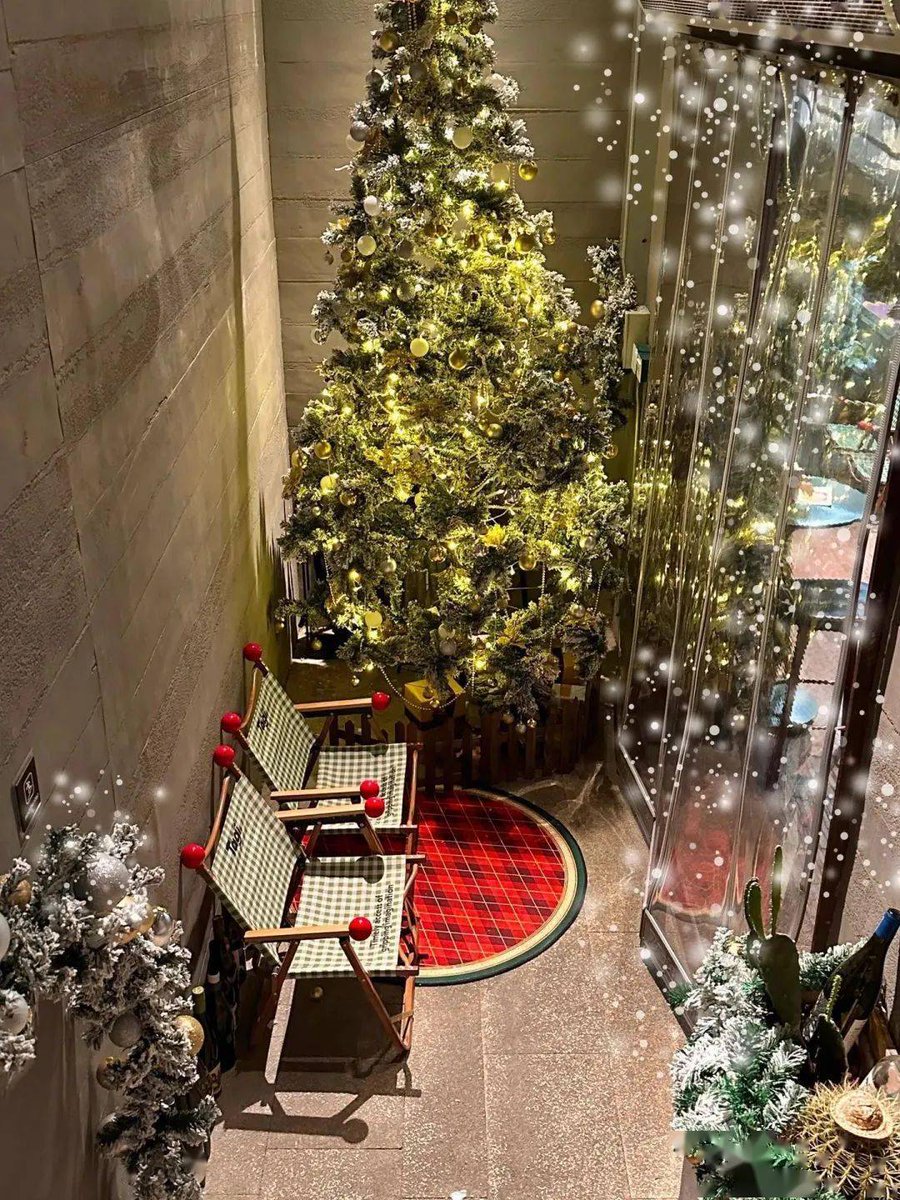 UwKrista's tweet photo. [Today’s the day to wrap loved ones in warm hugs, sip hot cocoa by the fire, and treasure every little festive moment—Merry Christmas! ]， https://t.co/2DWGwl9Qbe