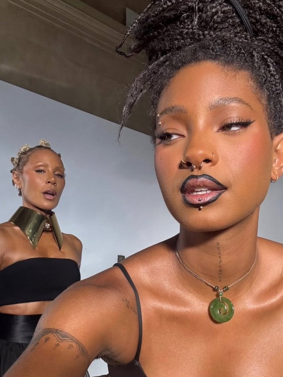 blackishpress's tweet photo. Jada &amp; Willow Smith are so beautiful! OMG https://t.co/ej3Z3X0jck