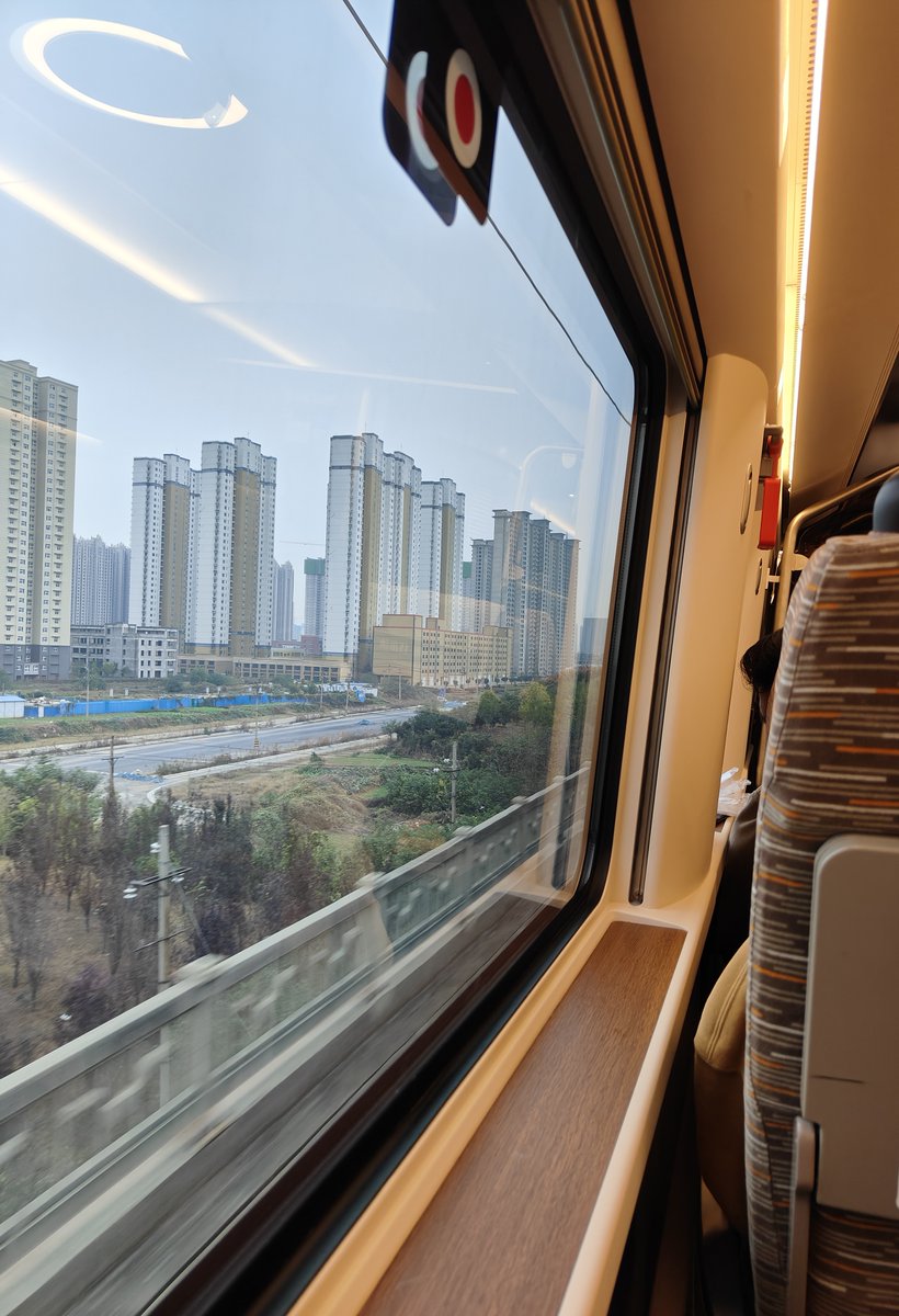 wHYmg5zmgRys3vP's tweet photo. Just took the morning train from Brooklyn to Manhattan! Coffee in hand, city views out the window—perfect start to the workday. https://t.co/TOUDcDyIbf