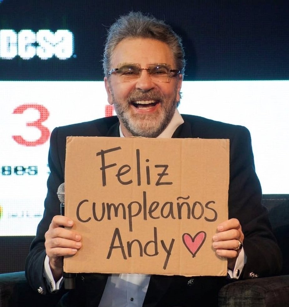 crismarmanzani1's tweet photo. Y si hablamos de personas increíbles, con un corazón hermoso, de esas amigas que te sanan el alma ella es una de ellas 🩵👑✨ Que este nuevo año esté lleno de cosas maravillosas Andeyyy te lo mereces, gracias por tantísimo 🥹🫂 Tqm  @andreakmargo 

HBDAY ANDY DY https://t.co/n3avDusGg1