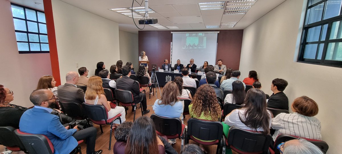 UAC_PoliticaUAZ's tweet photo. La #UACP de la @BUAZ_Oficial realizó ceremonia de clausura y entrega de diplomas del "Diplomado en Ciencia Política"
El acto fue encabezada por autoridades de nuestra Universidad
Felicitamos a l@s 17 aspirantes por concluir este proceso rumbo a la Maestría en Ciencia Política https://t.co/1txUXNjJcZ
