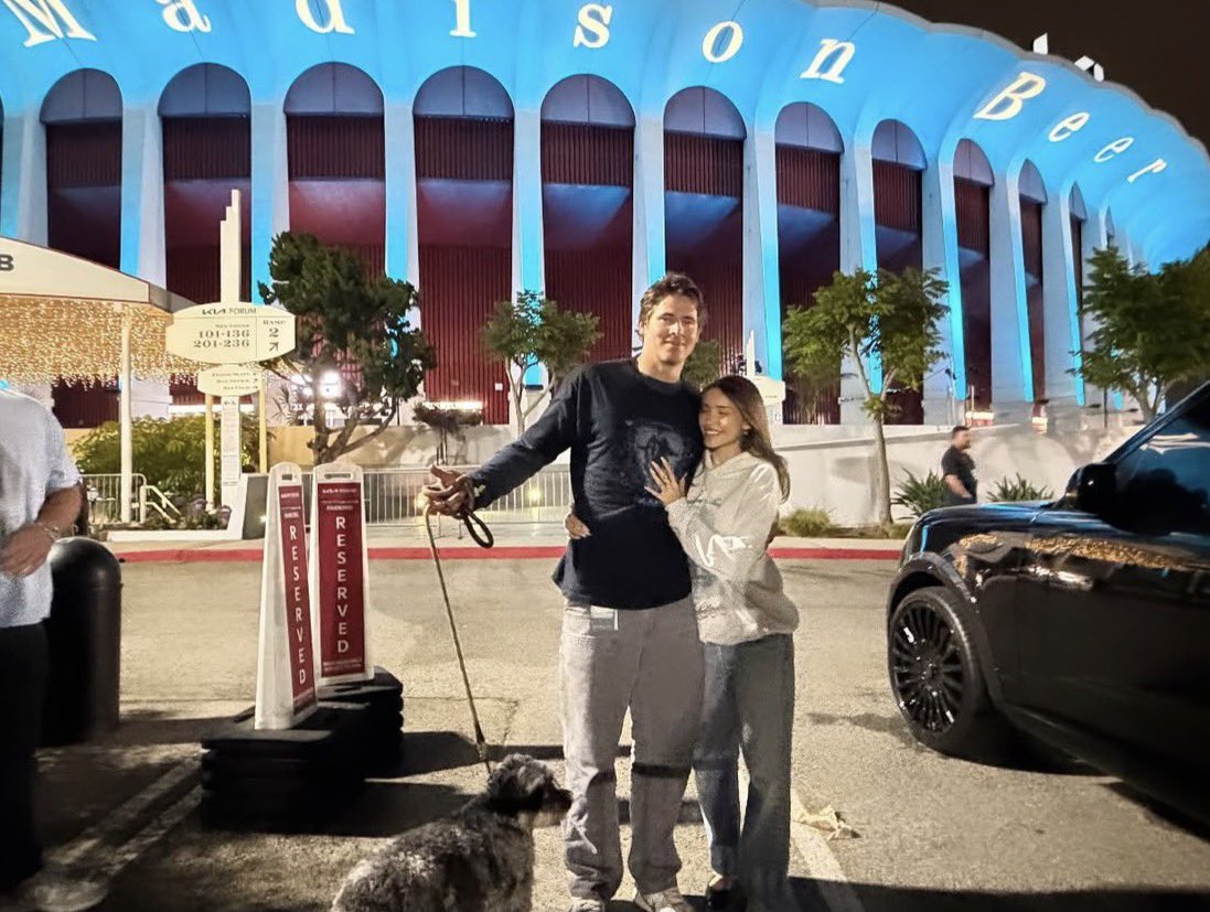 MadisonNationHQ's tweet photo. 📸Justin Herbert via Instagram Stories 

“the love of my life headlined the kia forum last night” 🤍 #MadisonBeer #LALocketTour https://t.co/nOgW2atyy9